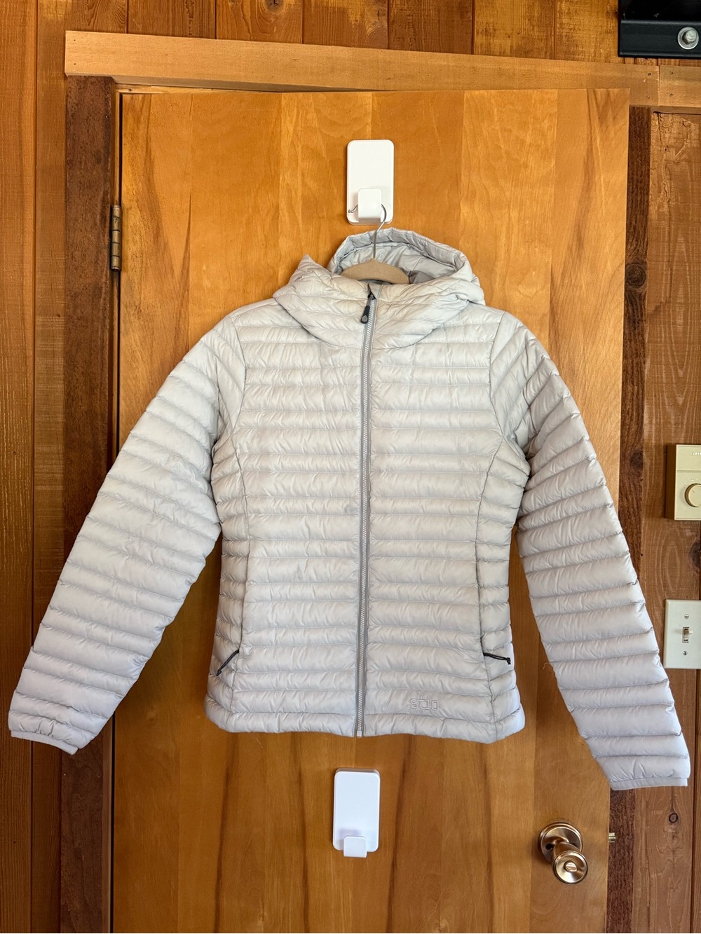 Stio Women's Light Gray Packable Hooded Puffer Jacket